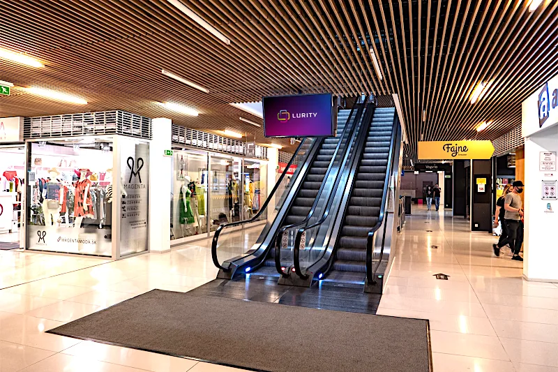 DOOH screen above escalator