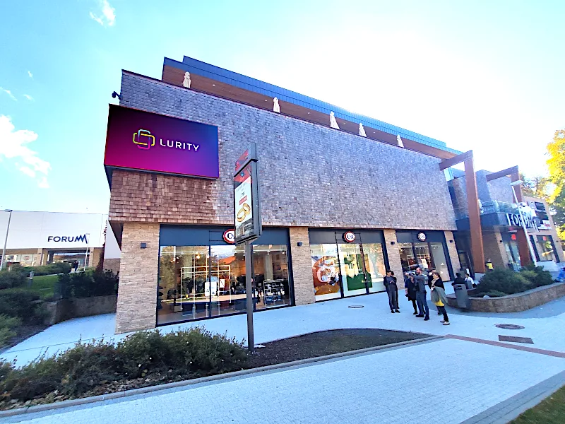 Outdoor DOOH screen